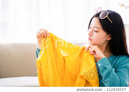 young woman preparing for travel 112838557