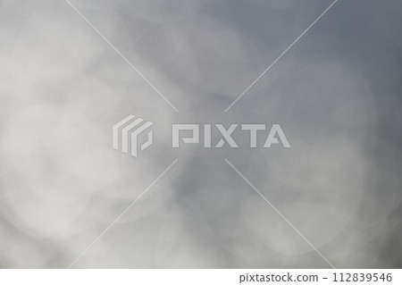 波光粼粼的水面背景素材 112839546
