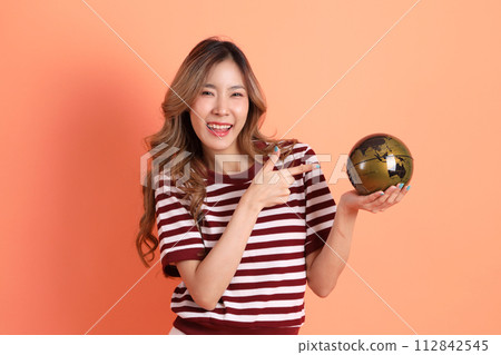 20s Asian woman 20s Asian woman 112842545