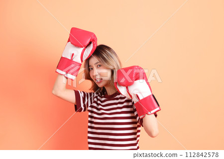 20s Asian woman 20s Asian woman 112842578