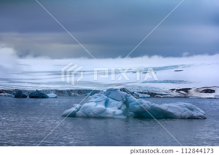 Glaciers on Franz Joseph Land, dome-shaped glacier Glaciers on Franz Joseph Land, dome-shaped glacier 112844173