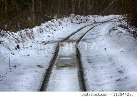 railroad in snow 112844253