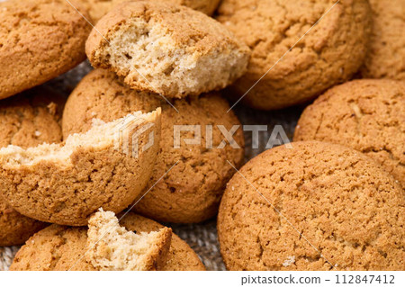 Fresh oatmeal cookies close-up. The concept of healthy eating. 112847412