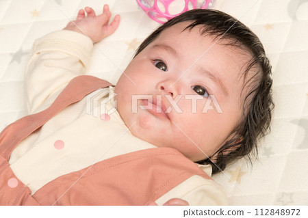 [Baby and toys] 112848972