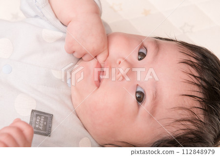 [Baby thumb sucking] 112848979