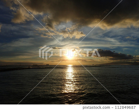 Sunset over the Waters of Waikiki Sunset over the Waters of Waikiki 112849687