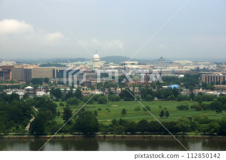 Washington DC Skyline with Park, and Lankmark buildings including the Capitol building 112850142