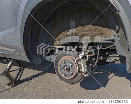 Jacking up for tire change 112850263