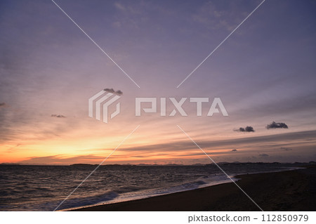 Sunrise scenery 112850979