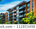 New residential low-rise multi-apartment building. 112853498