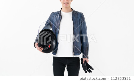帶頭盔的男騎手 帶頭盔的男騎手 112853531