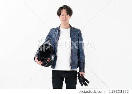 帶頭盔的男騎手 帶頭盔的男騎手 112853532