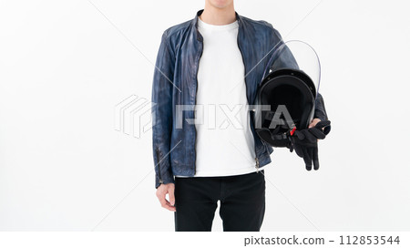 帶頭盔的男騎手 帶頭盔的男騎手 112853544