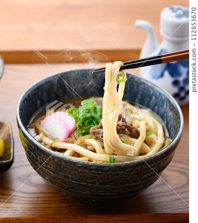 Curry udon  112853670