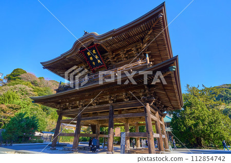 神奈川縣鎌倉市建長寺三門（Sanmon）的秋景 112854742