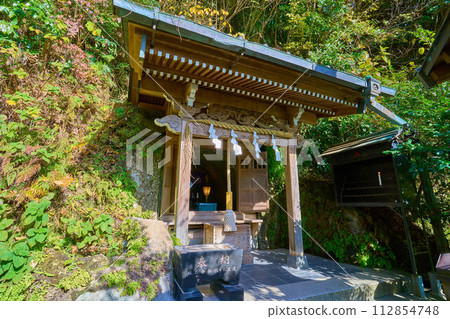 Shrine within the precincts of Zeniarai Benzaiten (Ugafuku Shrine) in Kamakura City, Kanagawa Prefecture in autumn (Kaminosui Shrine) 112854748