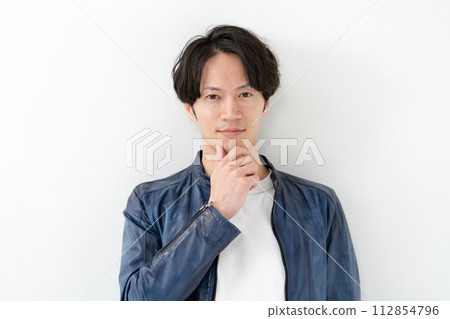Smiling man looking at camera Smiling man looking at camera 112854796