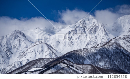 Clear skies and snow in the Northern Alps, Hakuba Village, Nagano Prefecture 112854858