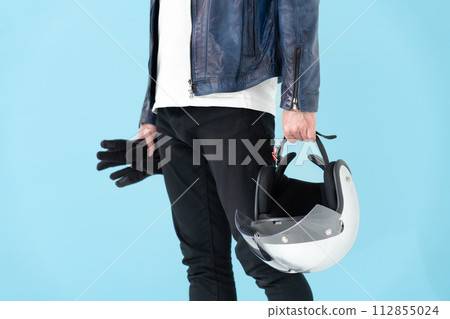 戴頭盔的男人 112855024