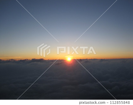 Sunrise from the sea of clouds 112855848