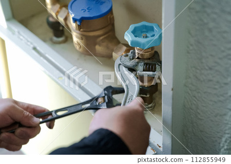 Replacement of indoor water shutoff valve inside meter box of condominium/compartment housing/condominium/compartment housing/condominium/compartment housing/condominium/compartment housing/condominium housing/condominium housing/condominium housing/condominium housing complex/indoor water shutoff valve replacement status construction photo 03 112855949