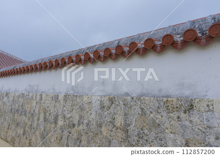 Close up detailed of wall and roof architecture of Shuri Castle in Okinawa, Japan. 112857200