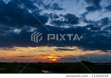 Aino, Fukuroi City, Shizuoka Prefecture, scenery at dusk 112858248