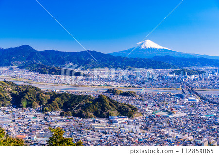 (Shizuoka Prefecture) Early morning Shizuoka cityscape and Mt. Fuji 112859065