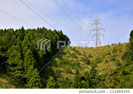 宮瀨湖 輸電線路穿過山 112860345