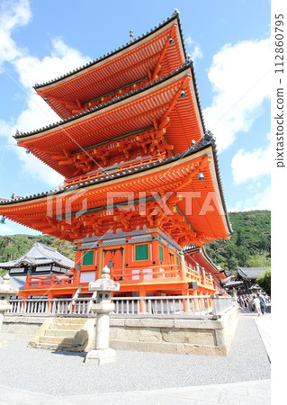 Kyoto cityscape, Gion/Higashiyama area, Kiyomizu Temple, three-storied pagoda, vertical angle 112860795