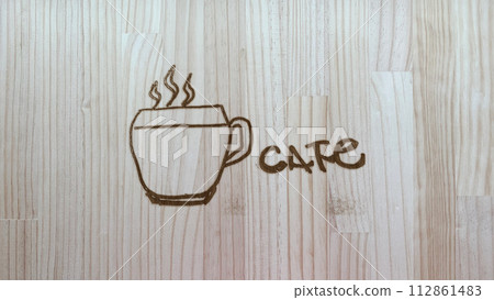 木板上的烙鐵(咖啡杯和字母) 木板上的烙鐵(咖啡杯和字母) 112861483