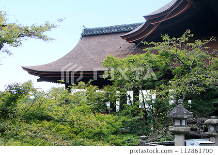 京都城市景觀，祗園/東山區，清水寺主殿，從後方斜看 112861700