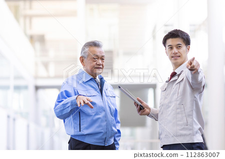 Man in work clothes Real estate developer 112863007