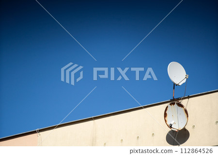 Terrestrial antenna for receiving digital television programs. Terrestrial antenna for receiving digital television programs. 112864526