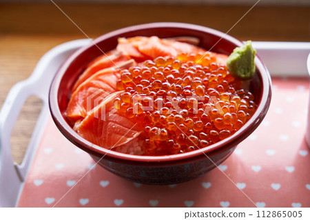 Hokkaido salmon salmon roe bowl Hokkaido salmon salmon roe bowl 112865005