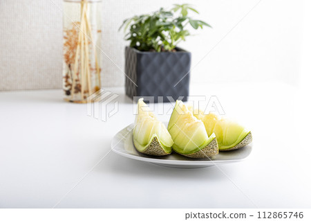 melon on the table 112865746