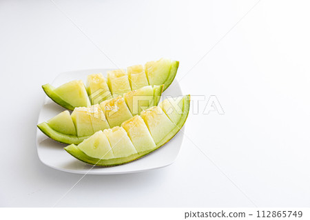 melon on the table 112865749