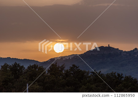 Sunset in the Tuscany with view on the small village San Giusto Sunset in the Tuscany with view on the small village San Giusto 112865950
