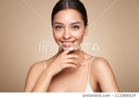 Portrait beautiful young woman with clean fresh skin 112866024