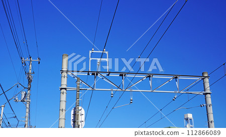 Scenery with a railway (overhead wire spanning the railway) 112866089