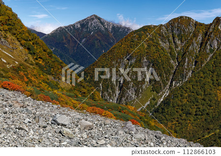 Mt. Jonen and Byobu-no-Kashira seen from Karasawa Curl in autumn 112866103