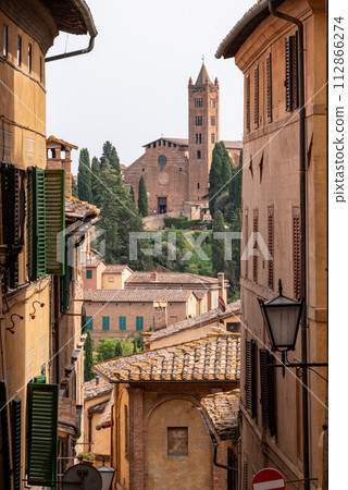Basilica San Clemente in Santa Maria dei Servi seen from the Siena city center 112866274
