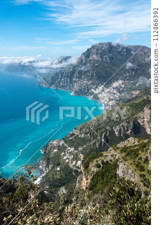 View of the town of Positano from the path of Gods, Southern Italy 112866391