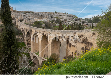 The famous aqueduct bridge from Roman times in Gravina, Italy 112866498