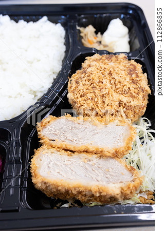 美味的肉末炸豬排和炸豬排便當 美味的肉末炸豬排和炸豬排便當 112866855