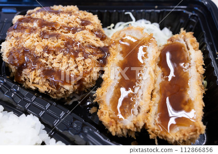 美味的肉末炸豬排和炸豬排便當 美味的肉末炸豬排和炸豬排便當 112866856