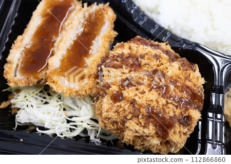 美味的肉末炸豬排和炸豬排便當 美味的肉末炸豬排和炸豬排便當 112866860