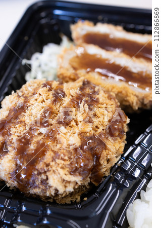 美味的肉末炸豬排和炸豬排便當 美味的肉末炸豬排和炸豬排便當 112866869