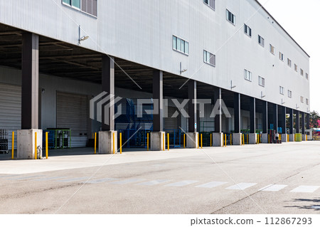 物流倉庫 112867293