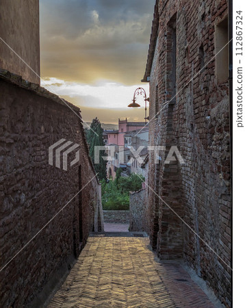 Sunset over the scenic old Tuscan town Certaldo Alto Sunset over the scenic old Tuscan town Certaldo Alto 112867324